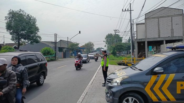 Polsek Balongbendo Sidoarjo Rutin Gelar Patroli di Jalur Blackspot Rawan Laka Polsek Balongbendo Sidoarjo Rutin Gelar Patroli di Jalur Blackspot Rawan Laka