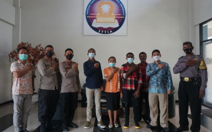Polres Tanjung Perak Kunjungan Silaturahmi dan Bagikan Paket Sembako di STTIA