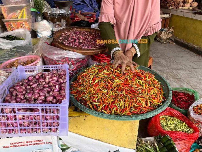 Update Harga Sembako Jatim 13 Oktober 2025: Rawit Turun, Cabai Besar Naik Tipis
