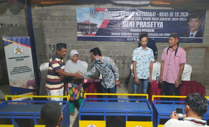 Realisasi Janji, Anggota Fraksi Nasdem DPRD Jatim Distribusikan Bantuan Rombong untuk Pedagang