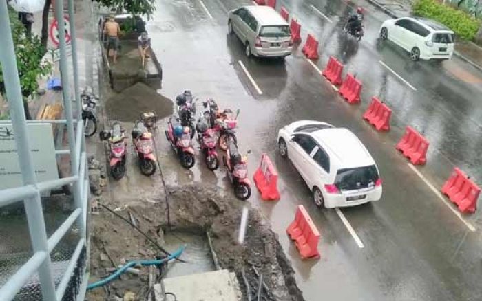Pembangunan Lift JPO di Jalan Basuki Rahmat Lanjut Lagi Pembangunan Lift JPO di Jalan Basuki Rahmat Lanjut Lagi