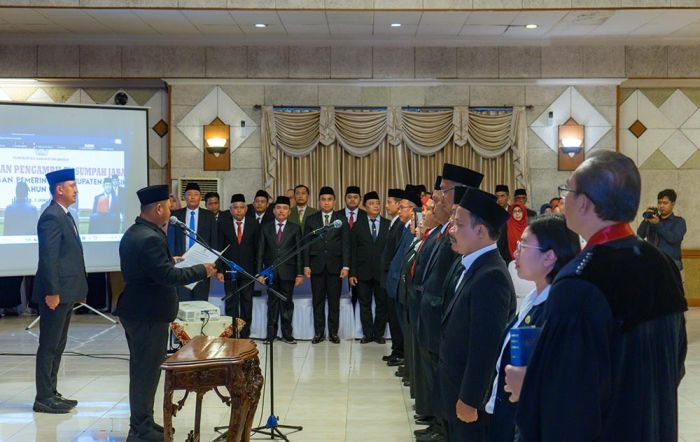 Isi Kekosongan, Bupati Gresik Lantik 55 Kepala Sekolah: Titip Sekolah Ramah Anak