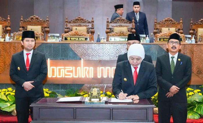 Raperda RPJMD Jatim 2025-2029 Disahkan, Khofifah Optimis Wujudkan Jatim Maju dan Berkelanjutan Raperda RPJMD Jatim 2025-2029 Disahkan, Khofifah Optimis Wujudkan Jatim Maju dan Berkelanjutan