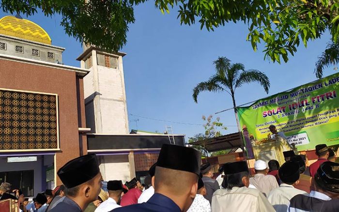 Sholat Idul Fitri di Masjid Muttaqien Laden Pamekasan Berlangsung Tertib
