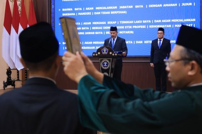 Ambil Sumpah Notaris, Kakanwil Kemenkum Jatim Minta agar Jaga Integritas