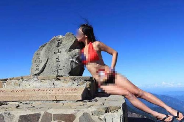 ​Pendaki Gunung Perempuan Spesialis Pakai Bikini Tewas Kedinginan