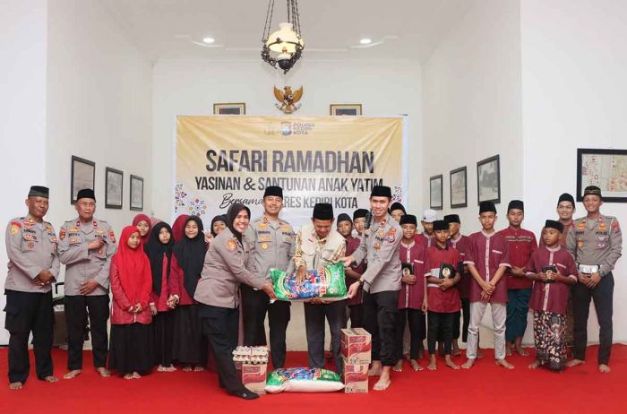 Berbagi Kebahagiaan saat Ramadhan, Kapolres Kediri Kota Santuni Anak Yatim