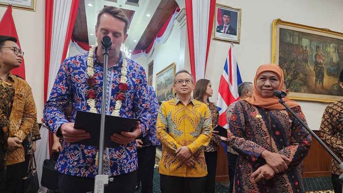 Gubernur Jatim Apresiasi Dukungan Pemerintah Inggris Perkuat Transformasi Transportasi Publik Gubernur Jatim Apresiasi Dukungan Pemerintah Inggris Perkuat Transformasi Transportasi Publik