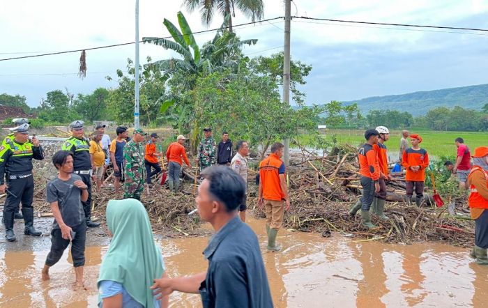 Banjir di Kendit Situbondo, Kades Klatakan Ingatkan Peran Pemkab untuk Atasi Sejumlah Masalah ini