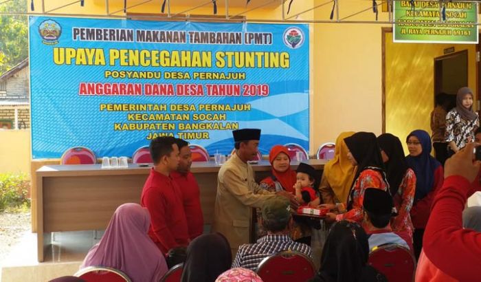 Cegah Stunting, Posyandu Desa Pernajuh Bagikan Makanan Tambahan kepada Balita dan Bumil