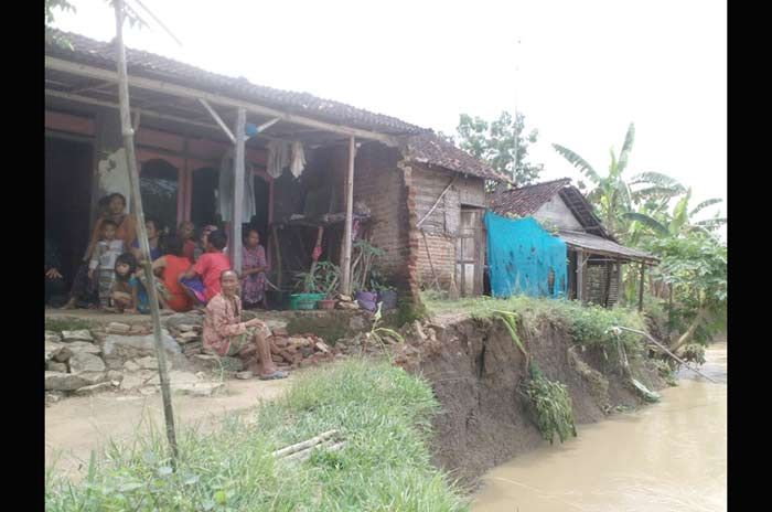 Banjir Luapan Sungai Kening, 3 Rumah Warga Bangilan Terancam Amblas