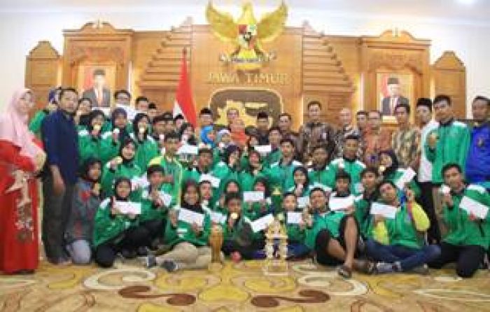 ​50 Atlet Pagar Nusa Jatim Boyong Medali, Gubernur Khofifah Suguhi Durian & Beri Tali Asih