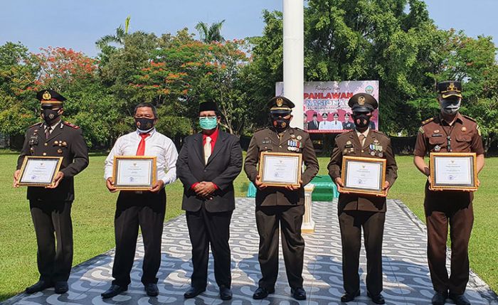Berhasil Ungkap Kasus C3, Kasat Reskrim Polres Bangkalan Terima Penghargaan dari Pemkab