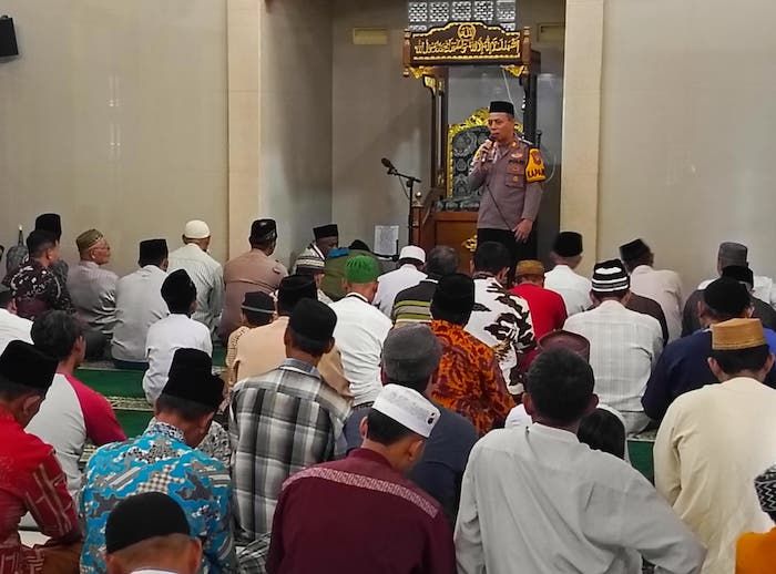 Kapolsek Krembung Sidoarjo Safari Ramadhan di Masjid Nurul Huda Usai Salat Jumat