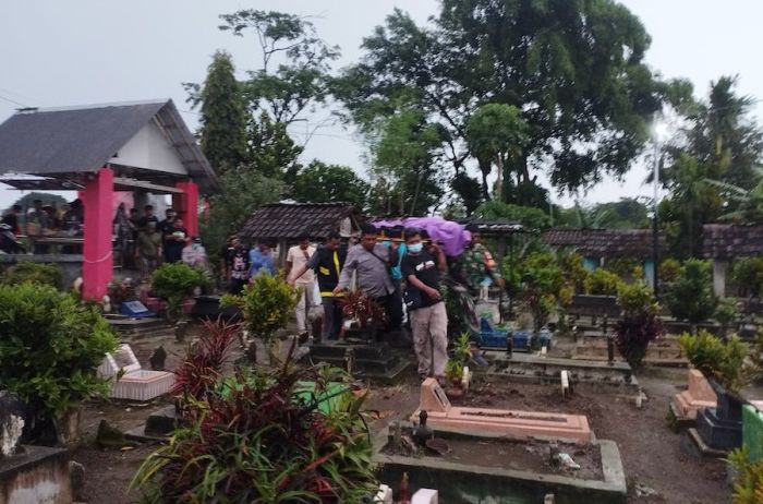 Sudah Lengkap, Kepala Dan Kaki Korban Mutilasi Ngawi Dimakamkan Satu Liang Lahat