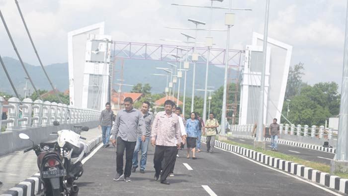 Sidak Jembatan Brawijaya, Wali Kota Kediri Pastikan Selesai Sesuai Target