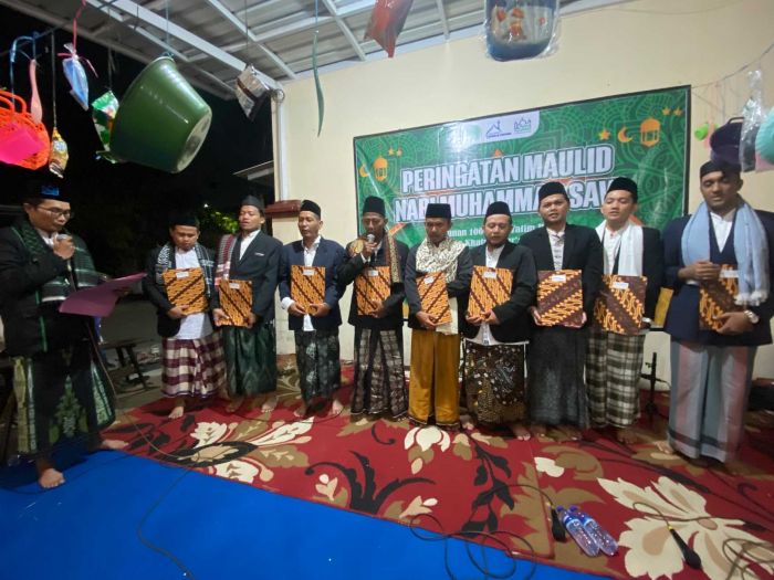Maulid Nabi, MUI Sukolilo Surabaya Wisuda Kursus Dakwah dan Santunan 100 Anak Yatim Maulid Nabi, MUI Sukolilo Surabaya Wisuda Kursus Dakwah dan Santunan 100 Anak Yatim