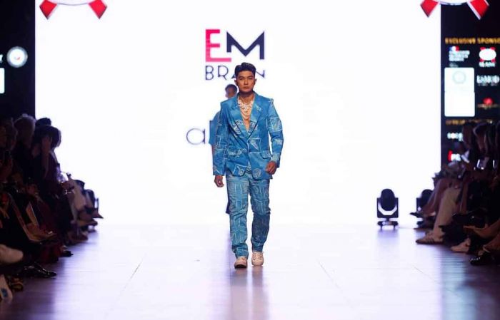 Embran Nawawi, Desainer dari Jawa Timur yang Kenalkan Batik di Lao Fashion Week 2024