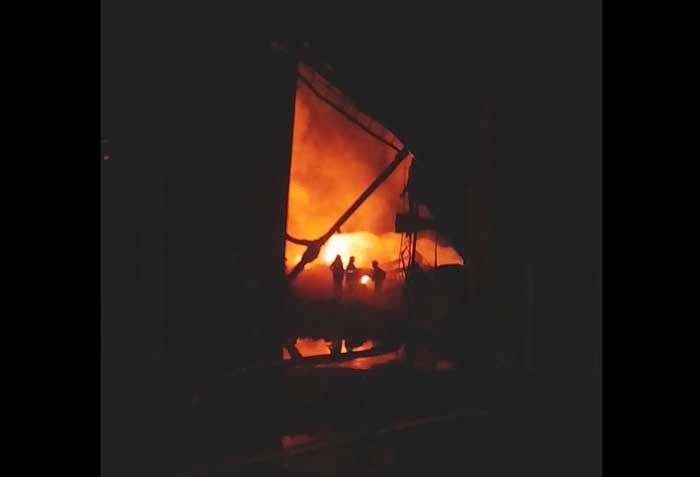 Gudang Plastik di Desa Banjarsari Buduran Terbakar 