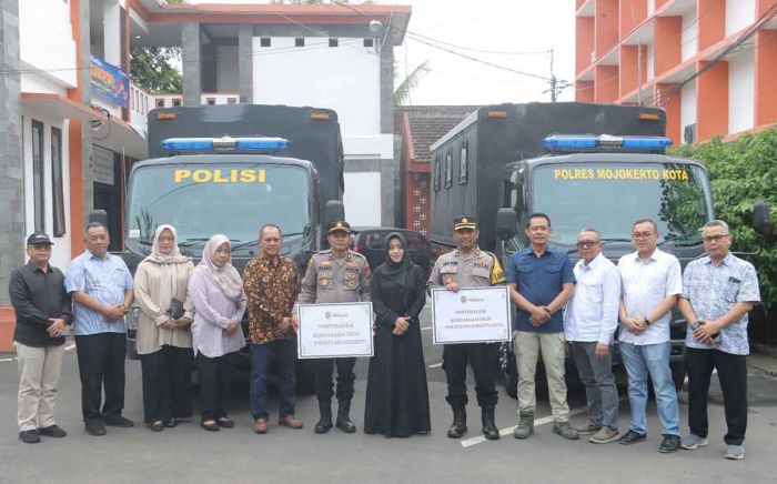 Bupati Mojokerto Serahkan Bantuan Truk ke Polisi Pascacuti Kampanye