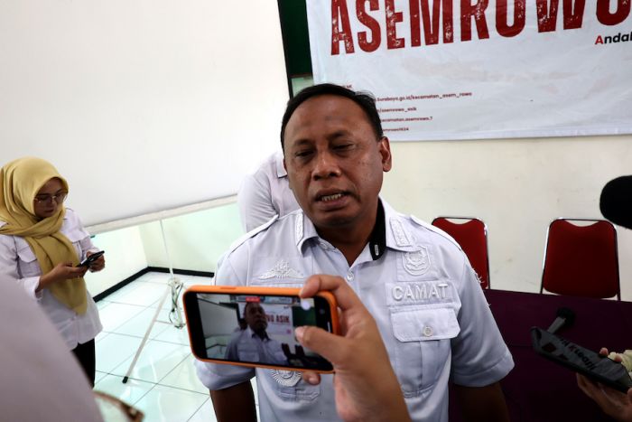 Protes Penertiban Bangunan Liar, Ormas Geruduk Kantor Kecamatan dan Tuding Camat Asemrowo Selingkuh