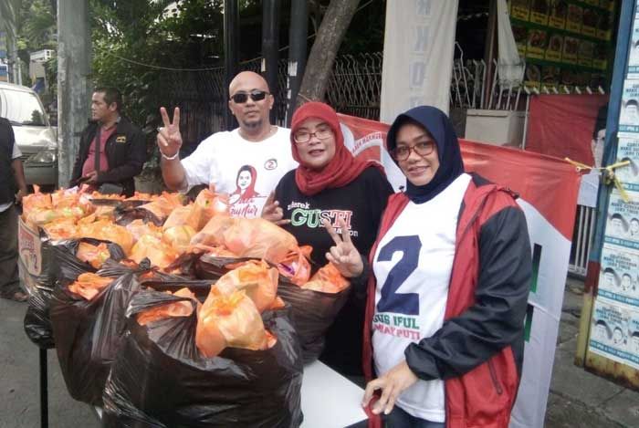 Berbagi Takjil dari Gus Ipul-Mbak Puti