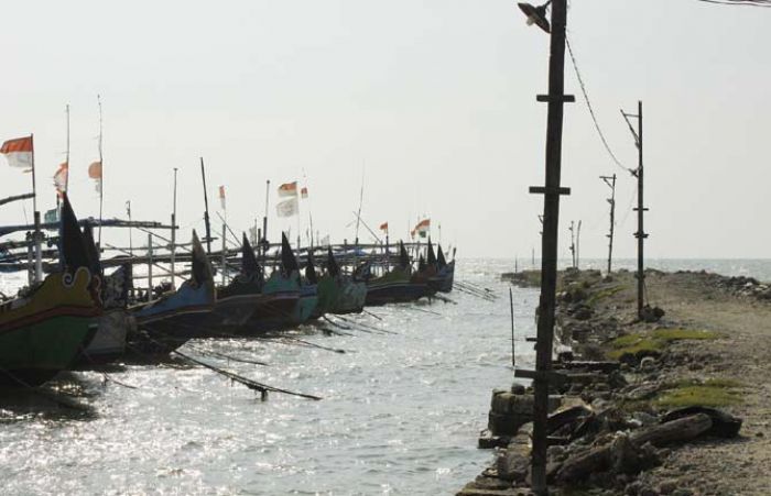 Penanganan Limbah Industri di Paciran Lamban, Nelayan Ancam Sweeping Pabrik