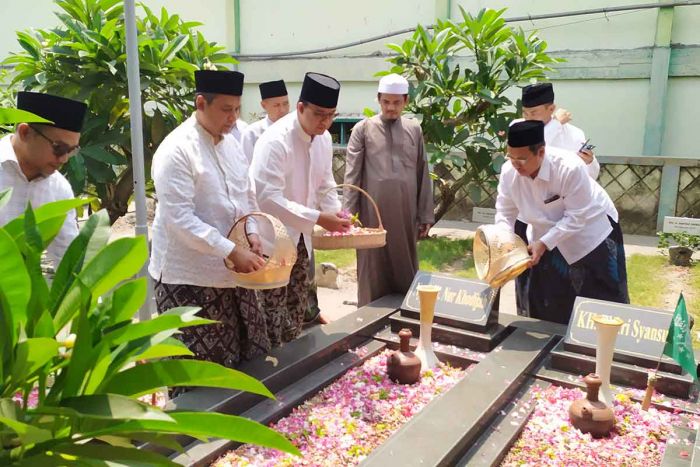 Kunjungi Jombang, Anies Baswedan Ziarah Ke Makam Pendiri NU