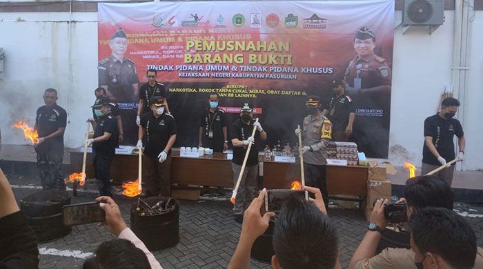 Kejari Kabupaten Pasuruan Musnahkan Barang Bukti Tindak Pidana Senilai Rp2 Miliar