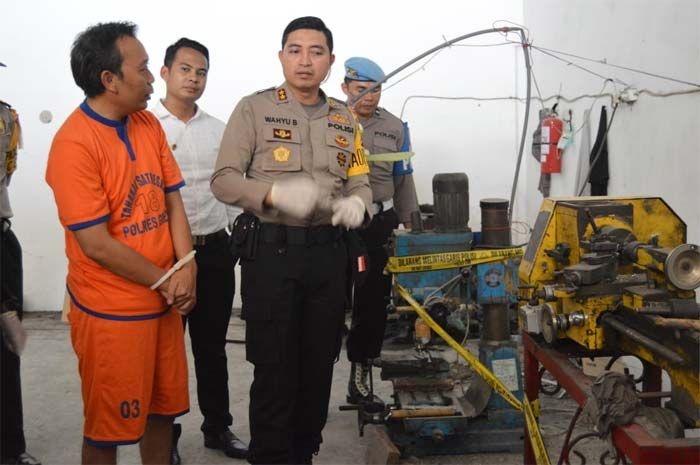 Polres Gresik Bongkar Produksi Alkes Ilegal di Cerme