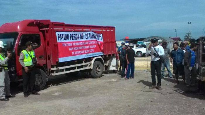 Puluhan Pemuda Demo di Sekitar Proyek Blok Cepu