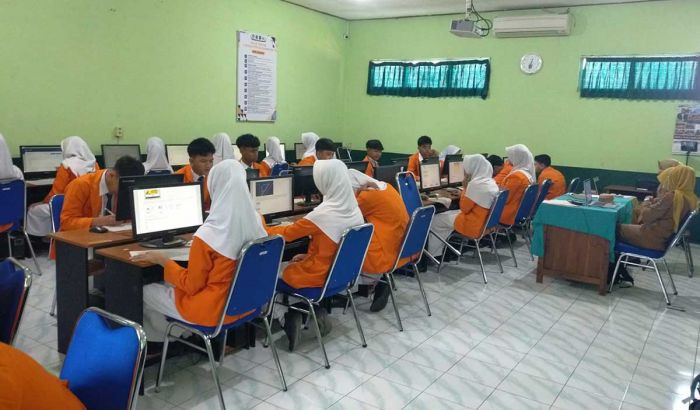 288 Siswa SMP 1 Maospati Ikuti Tes Kemampuan Akademik