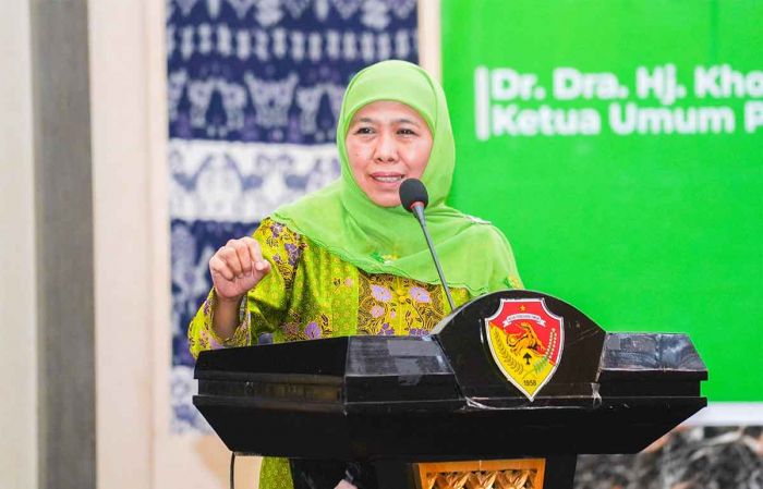 Khofifah Kukuhkan Bunda Asuh Peduli Stunting di NTT: Komitmen Muslimat NU untuk Indonesia Emas 2045