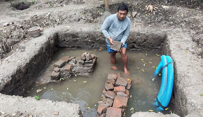 Dua Warga Sidoarjo Temukan Struktur Bata Kuno Kerajaan di Desa Karangtanjung