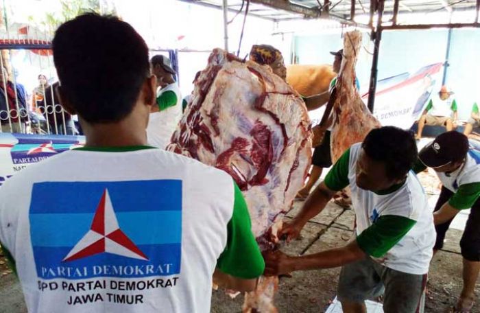 Demokrat Jatim Berbagi 1500 Paket Daging Kurban ke Masyarakat