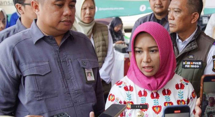 Tinjau Pasar Murah, Wali Kota Mojokerto Pastikan Sembako dan Bapokting Aman