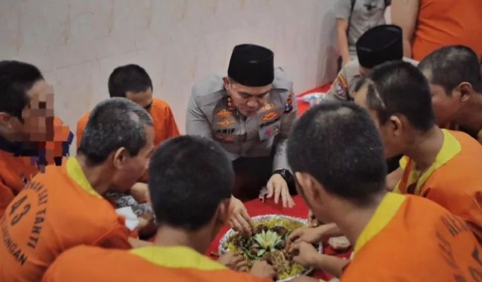 Kapolres Lamongan Berbuka Puasa Bersama Tahanan di Hari Keenam Ramadhan