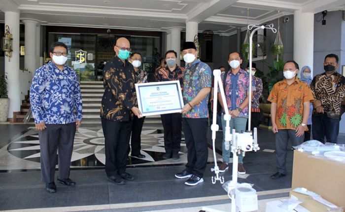 HM Sampoerna Sumbang Alat Kesehatan untuk Pemkot Surabaya