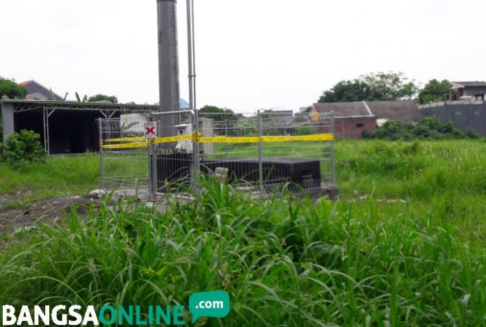 Ilegal, Dispol PP Gresik Segel Tower BTS di Kembangan