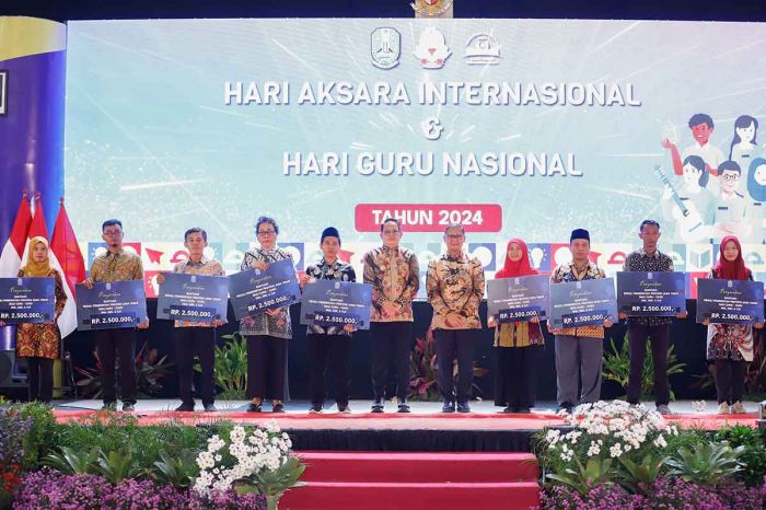 Komitmen Pj Gubernur Jatim di Hari Aksara Internasional dan Hari Guru Nasional 2024