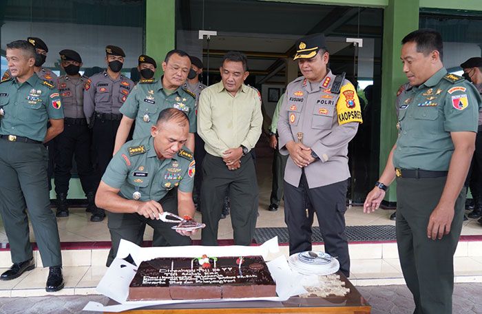 HUT ke-77 TNI, Kapolresta Sidoarjo Beri Kejutan di Makorem 084/BJ