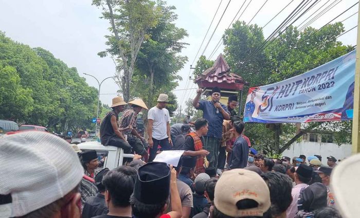 Kepala Desa Lembung Gunong Pimpin Demo Kelangkaan Pupuk di Dinas Pertanian Bangkalan