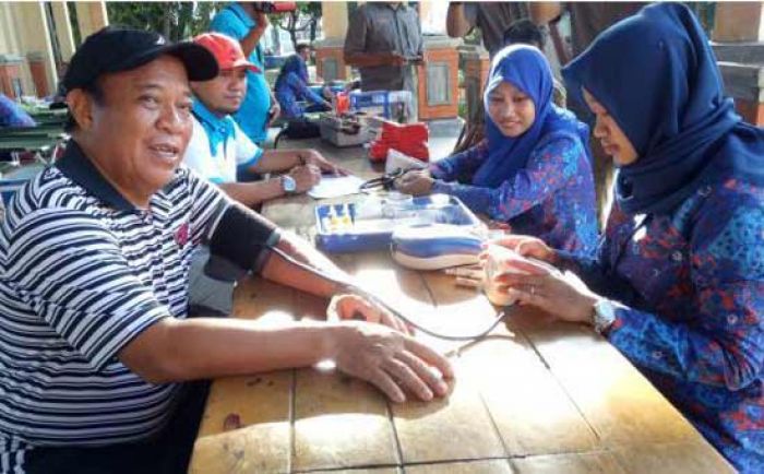 Peringati HPN, PWI Lamongan Gelar Donor Darah