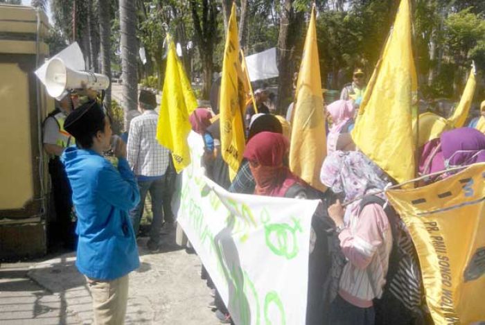 Tuntut Perda HIV/AIDS Digedok, PMII Unusida Sidoarjo Demo Dewan