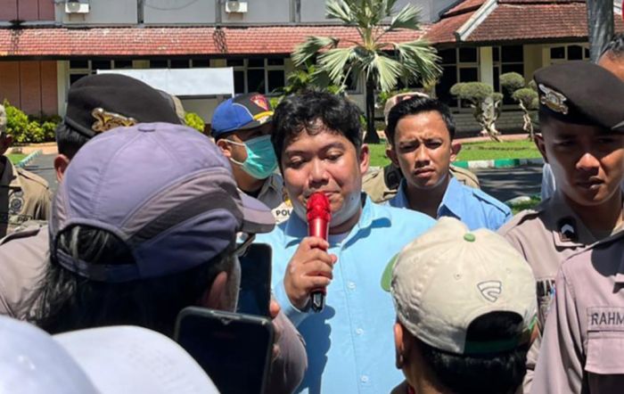 Puluhan Aktivis Demo Korwil BGN Pamekasan Terkait Dugaan Rangkap Jabatan, ini Penjelasan Hariyanto