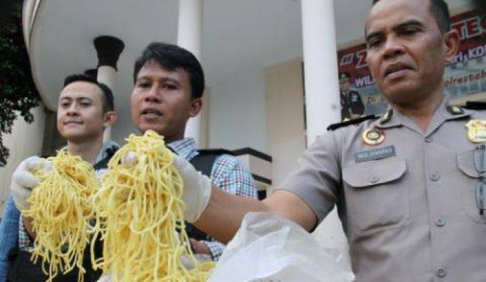 Polrestabes Surabaya Tangkap Pengedar Mie Berformalin
