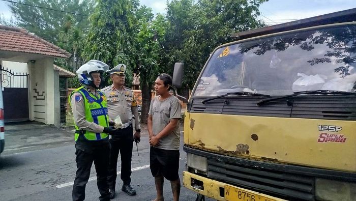Satlantas Polres Jombang Tindak Truk Parkir Liar dalam Operasi Keselamatan Semeru 2026