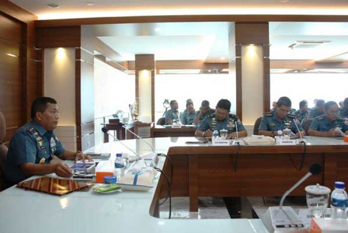 Pangarmatim Terima Paparan Latihan Pertahanan Pantai dan Latihan Penembakan Torpedo