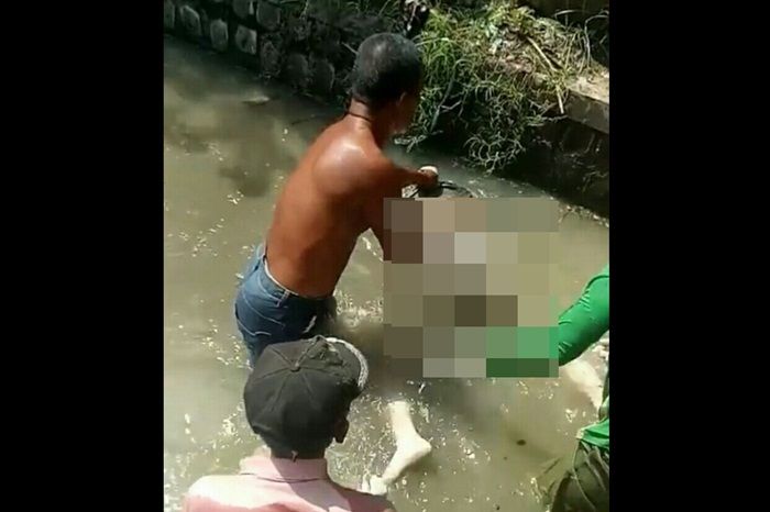 Korek Sampah di Sungai, Warga Sawocangkir Sidoarjo Temukan Sosok Mayat Tanpa Identitas