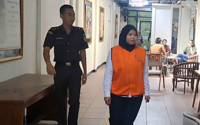 Tega Bunuh Anak Kandungnya, Seorang Ibu asal Gresik Dituntut 12 Tahun Penjara Tega Bunuh Anak Kandungnya, Seorang Ibu asal Gresik Dituntut 12 Tahun Penjara